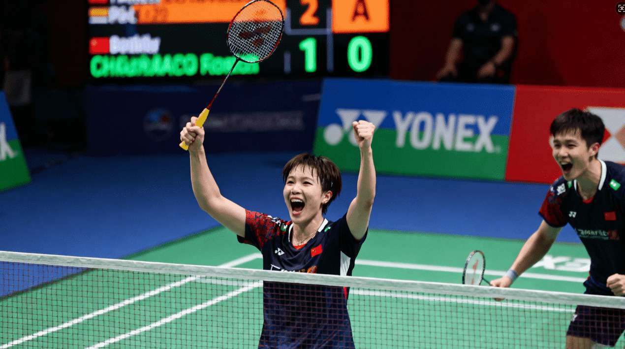 绿联USB4雷电拓展坞